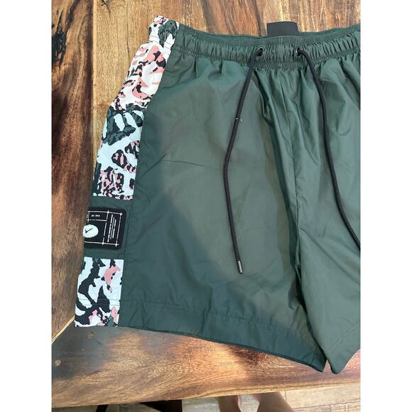Nike Women's Green Galactic Jade Printed Athletic Sportswear Shorts Size Small - Picture 3 of 6